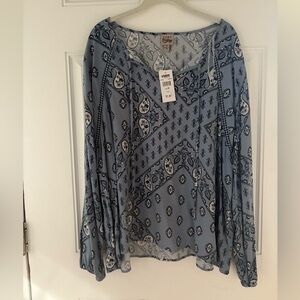 NWT Women’s Plus Blue and White Patterned Blouse